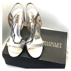 Badgley Mischka Forrester shoes - silver - sz 8 M